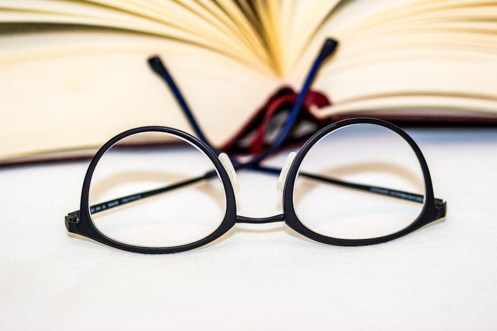 myriams-fotos-glasses-1934296_1920